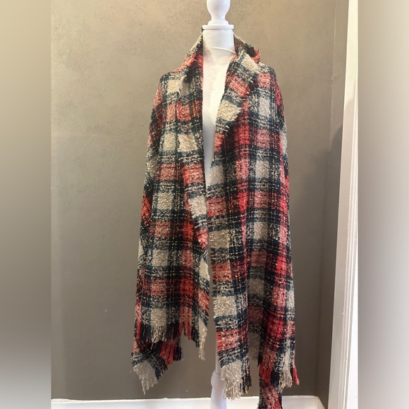 Plaid knit wrap, 28”W x 81” L, never used, can use as decorative throw, soft - Picture 2 of 3